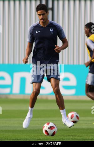 Der französische Raphael Varane bei einem Training vor dem WM-Finale gegen Kroatien Stockfoto