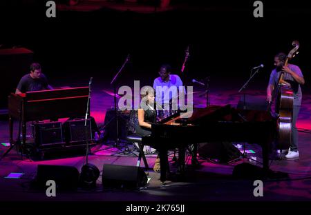 Norah Jones spielt live in Perpignan, Frankreich Stockfoto