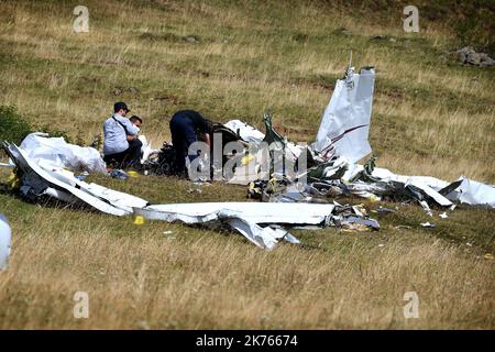 Vater und Zwillingstöchter sterben bei einem Flugzeugabsturz in Frankreich im August 7 2018. Der Absturz ereignete sich in einem bergigen Gebiet in der Gemeinde Mazoires des Departements Puy-de-Dome. Ein Vater und seine zwei Töchter im Teenageralter starben am Montag, als ihr leichtes Flugzeug in Zentralfrankreich unter noch ungeklärten Umständen abgestürzt war, sagten die Rettungsdienste. Stockfoto