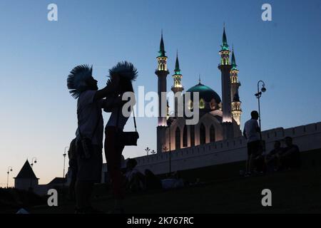 Fußball - Weltmeisterschaft 2018. Argentinische Fans ruhen sich nach dem Spiel der 16. Runde - Frankreich gegen Argentinien - Kazan Arena, Kazan, Russland - 30. Juni 2018 aus Stockfoto