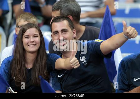 ©PHOTOPQR/VOIX DU Nord - Les Supporters de l'equipe de France de Football lors du match de Ligue des Nations contre les Pays-Bas au stade de France. Foto : Baziz Chibane/ La voix du Nord Stockfoto