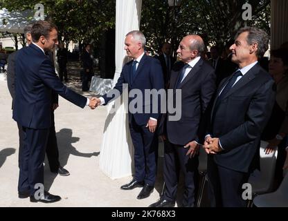 Der französische Präsident Emmanuel Macron, der französische Minister für ökologischen und sozialen Wandel Francois de Rugy, der französische Innenminister Gerard Collomb und Nicolas Sarkozy. Der französische Präsident Emmanuel Macron und Brigitte Macron nehmen an einer nationalen Zeremonie Teil, um die Opfer des Terrorismus zu ehren. Paris, FRANKREICH-19/09/2018 Stockfoto