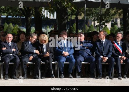Der Französische Innenminister Gerard Collomb, Nicolas Sarkozy, Brigitte Macron, Richard Ferrand, Gerard Larcher, Der französische Präsident Emmanuel Macron und Emmanuel Gregoire. Der französische Präsident Emmanuel Macron und Brigitte Macron nehmen an einer nationalen Zeremonie Teil, um die Opfer des Terrorismus zu ehren. Paris, FRANKREICH-19/09/2018 Stockfoto