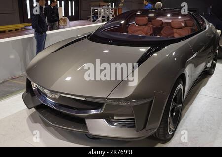 Giorgetto Giugiaro . Designer Italien . Avec Sohn Prototyp Sibylla . - Paris, Frankreich, 1. 2018. oktober - Veranstaltung am Vorabend des ersten Pressetag des Pariser Automobilsalons. Stockfoto