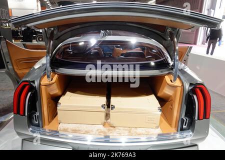 Giorgetto Giugiaro . Designer Italien . Avec Sohn Prototyp Sibylla . - Paris, Frankreich, 1. 2018. oktober - Veranstaltung am Vorabend des ersten Pressetag des Pariser Automobilsalons. Stockfoto