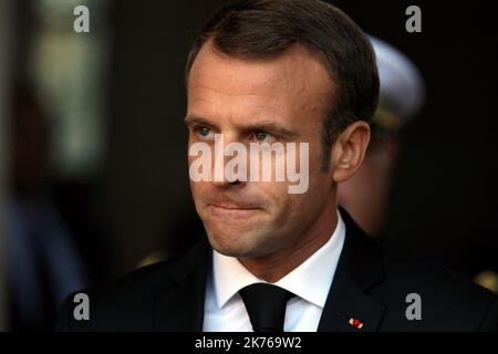 Der französische Präsident Emmanuel Macron nimmt an der Beerdigung des verstorbenen Sängers Charles Aznavour Teil. Stockfoto