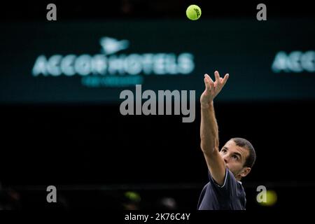 Grigor Dimitrov aus Bulgarien tritt am 3. Tag des Rolex Paris Masters, das am 1. November 2018 in der AccorHotels Arena ON in Paris, Frankreich, stattfand, gegen Marin Cilic aus Kroatien auf. Stockfoto