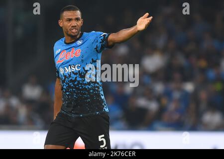 Neapel, Italien. 16. Oktober 2022. Juan Jesus von SSC Napoli gesticules during the Serie Ein Spiel zwischen SSC Napoli und Bologna FC im Diego Armando Maradona Stadium Credit: Independent Photo Agency/Alamy Live News Stockfoto