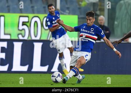 Genua, Italien. 17. Oktober 2022. Luigi Ferraris Stadium, 17.10.22 Filip Djuricic (7 Sampdoria) während des Serie-A-Spiels Sampdoria und Roma im Luigi Ferraris-Stadion in Genova, Italia Soccer (Cristiano Mazzi/SPP) Credit: SPP Sport Press Photo. /Alamy Live News Stockfoto