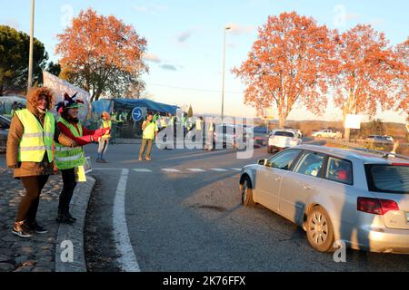 Am 26. November 2018 werden in Frankreich weiterhin Kraftstoffproteste durchgeführt. Stockfoto