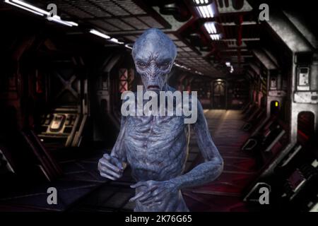 Porträt einer außerirdischen, zurückhaltenden Kreatur mit blaugrauer Haut, die in einem dunklen Raumschiffkorridor steht. 3D Abbildung. Stockfoto