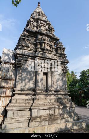 Vertikales Foto mit geschnitzter Steinaußenseite des Sri Kaileswaram Tempels, der Lord Shiva und Ganesha, dem ältesten Hindu-Tempel in Colombo in SR, gewidmet ist Stockfoto