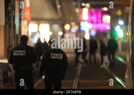 Zuletzt: "Mehrere Verletzte" als Schüsse auf den Weihnachtsmarkt in Straßburg abgefeuert wurden Stockfoto