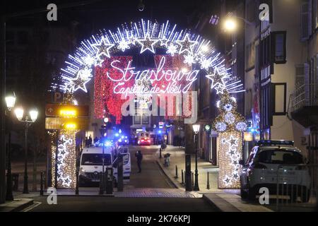 Zuletzt: "Mehrere Verletzte" als Schüsse auf den Weihnachtsmarkt in Straßburg abgefeuert wurden Stockfoto