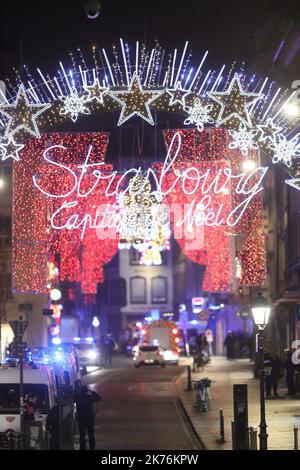 Zuletzt: "Mehrere Verletzte" als Schüsse auf den Weihnachtsmarkt in Straßburg abgefeuert wurden Stockfoto