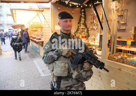 Straßburg, Frankreich, dezember 14. 2018 - Sicherheit, da der Weihnachtsmarkt in Straßburg wieder eröffnet wird. Stockfoto