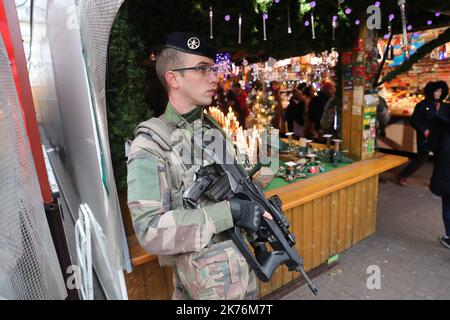 Straßburg, Frankreich, dezember 14. 2018 - Sicherheit, da der Weihnachtsmarkt in Straßburg wieder eröffnet wird. Stockfoto