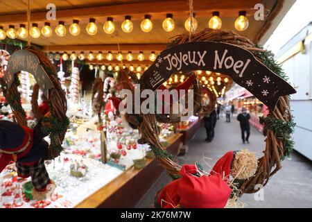 Straßburg, Frankreich, dezember 14. 2018 - der Weihnachtsmarkt in Straßburg wird wieder eröffnet. Gestern wurde der Schütze, der am dienstagabend 3 Menschen getötet hat, niedergeschossen Stockfoto