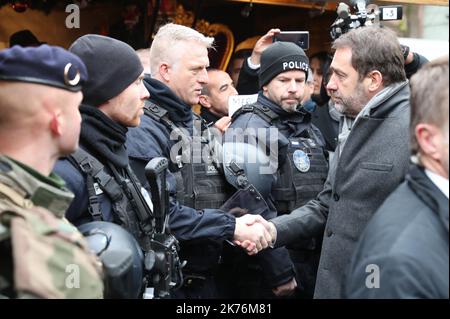 Straßburg, Frankreich, 14. 2018. dezember – Premierminister Christophe Castaner auf dem Weihnachtsmarkt, der in Straßburg wiedereröffnet wurde. Stockfoto