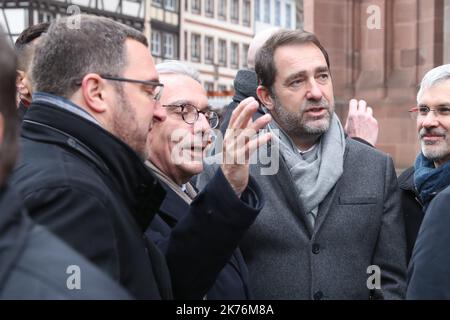 Straßburg, Frankreich, 14. 2018. dezember – Premierminister Christophe Castaner auf dem Weihnachtsmarkt, der in Straßburg wiedereröffnet wurde. Stockfoto