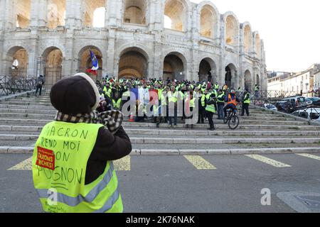 Regierungsfeindliche Demonstranten, die am 29. Dezember 2018 in Frankreich protestieren, protestieren mit „gelber Weste“ (Gilets Jaunes). Stockfoto