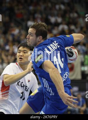 Kentin Mahé (Französisch) und Young Jun Park (Korea) während der IHF Männer-Weltmeisterschaft 2019, Gruppe-A-Handballspiel zwischen Frankreich und der Republik Korea Stockfoto