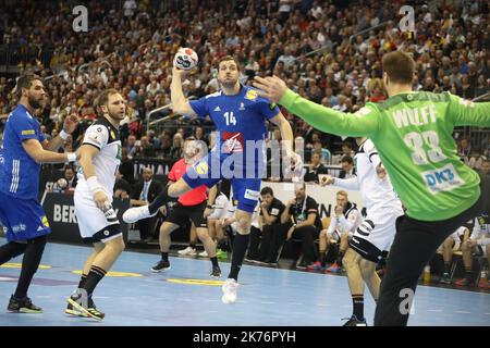 Andreas Wolff (Deutschland) und Kentin Mahé (Frankreich) während der IHF Männer-Weltmeisterschaft 2019, Gruppe-A-Handballspiel zwischen Deutschland und Frankreich am 15. Januar 2019 in der Mercedes-Benz Arena in Berlin, Deutschland Stockfoto