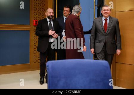 ©THOMAS PADILLA/MAXPPP - 21/01/2019 ; PARIS, FRANKREICH ; AUDITION DE VINCENT CRASE, DEVANT LA COMMISSION D' ENQUETE PARLEMENTAIRE DU SENAT. PHILIPPE BAS, PRÄSIDENT DE LA COMMISSION DES LOIS DU SENAT. - Vincent Crase, Mitglied der französischen Partei La Republique en Marche (LREM), nimmt am 19. september 2018 an einer Anhörung im französischen Senat in Paris Teil. Der französische Präsident EmmanuelMacrons Sicherheitschef AlexandreBenalla und Vincent Crase wurden einer Anhörung des Senats gegenübergestellt, nachdem ihm ein Video vom 19. Juli 2018, dem damaligen französischen Präsidenten EmmanuelMacron, den stellvertretenden Stabschef des französischen Präsidenten, helme in Aufruhr gezeigt hatte Stockfoto