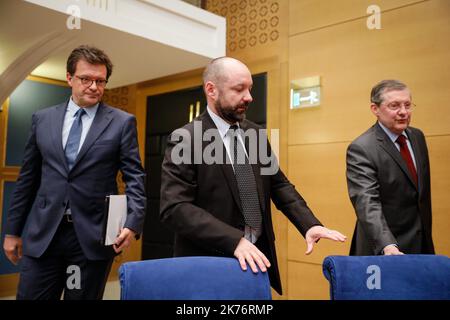 ©THOMAS PADILLA/MAXPPP - 21/01/2019 ; PARIS, FRANKREICH ; AUDITION DE VINCENT CRASE, DEVANT LA COMMISSION D' ENQUETE PARLEMENTAIRE DU SENAT. PHILIPPE BAS, PRÄSIDENT DE LA COMMISSION DES LOIS DU SENAT. - Vincent Crase, Mitglied der französischen Partei La Republique en Marche (LREM), nimmt am 19. september 2018 an einer Anhörung im französischen Senat in Paris Teil. Der französische Präsident EmmanuelMacrons Sicherheitschef AlexandreBenalla und Vincent Crase wurden einer Anhörung des Senats gegenübergestellt, nachdem ihm ein Video vom 19. Juli 2018, dem damaligen französischen Präsidenten EmmanuelMacron, den stellvertretenden Stabschef des französischen Präsidenten, helme in Aufruhr gezeigt hatte Stockfoto