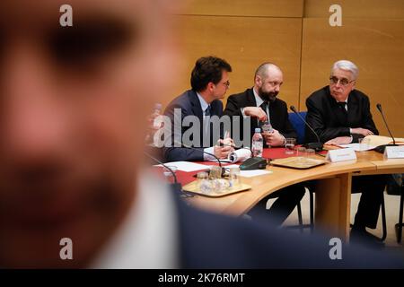 Vincent Crase, Mitglied der französischen Partei La Republique en Marche (LREM), nimmt am 19. september 2018 an einer Anhörung im französischen Senat in Paris Teil. Der französische Präsident EmmanuelMacrons Sicherheitschef AlexandreBenalla und Vincent Crase wurden einer Anhörung des Senats gegenübergestellt, nachdem ihm ein am 19. Juli 2018 veröffentlichtes Video den stellvertretenden Stabschef des französischen Präsidenten EmmanuelMacron gezeigt hatte, der einen Sturzhelm und eine Polizeiuniform trug, während er Demonstranten während der Straßendemonstrationen am 01. Mai 2018 Angriff. Stockfoto