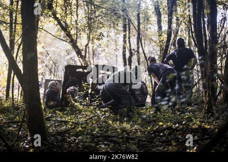 Im September 2014 verteidigen in Sivens fast 300 Anarchisten und Umweltaktivisten den Wald von Sivens, auf dem der Staat einen Staudamm bauen will. Es kommt dann zu Zusammenstößen mit der Gendarmerie. Stockfoto