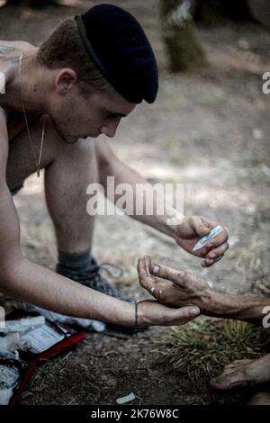 Im September 2014 verteidigen in Sivens fast 300 Anarchisten und Umweltaktivisten den Wald von Sivens, auf dem der Staat einen Staudamm bauen will. Es kommt dann zu Zusammenstößen mit der Gendarmerie. Stockfoto