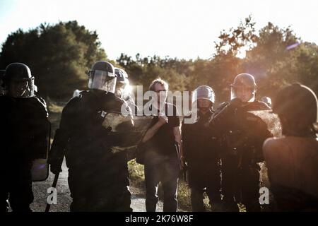 Im September 2014 verteidigen in Sivens fast 300 Anarchisten und Umweltaktivisten den Wald von Sivens, auf dem der Staat einen Staudamm bauen will. Es kommt dann zu Zusammenstößen mit der Gendarmerie. Stockfoto