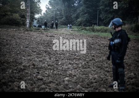 Im September 2014 verteidigen in Sivens fast 300 Anarchisten und Umweltaktivisten den Wald von Sivens, auf dem der Staat einen Staudamm bauen will. Es kommt dann zu Zusammenstößen mit der Gendarmerie. Stockfoto