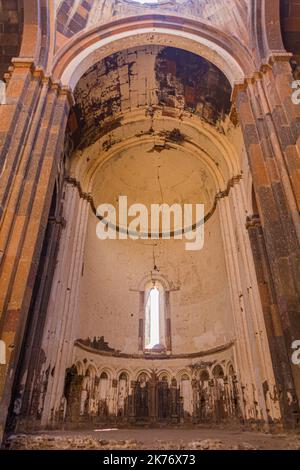 ANI, TÜRKEI - 18. JULI 2019: Innenraum der Kathedrale der antiken Stadt Ani, Türkei Stockfoto