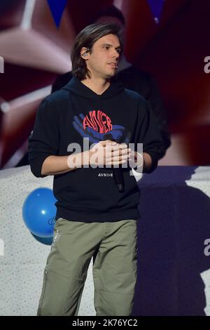 Der französische Rapper Aurelien Cotentin alias Orelsan feiert, nachdem er die beste musikalische Show, Tournee oder den besten Konzertpreis während der 34. Victoires de la Musique in La seine Musicale am 08. Februar 2019 in Boulogne Billancourt, Frankreich, erhalten hat Stockfoto