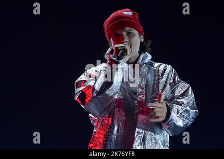 Der französische Rapper Aurelien Cotentin alias Orelsan feiert, nachdem er die beste musikalische Show, Tournee oder den besten Konzertpreis während der 34. Victoires de la Musique in La seine Musicale am 08. Februar 2019 in Boulogne Billancourt, Frankreich, erhalten hat Stockfoto