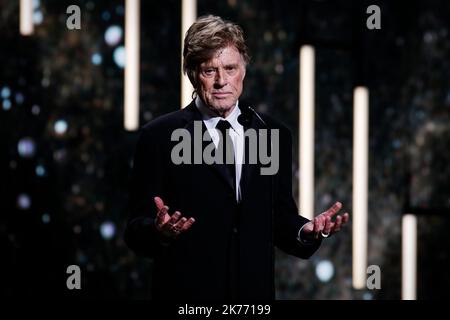 DER US-Schauspieler und Regisseur Robert Redford reagiert während der Verleihung der Cesar Film Awards 44. Stockfoto