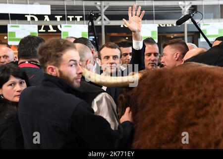 Der französische Präsident Emmanuel Macron besucht die Internationale Landwirtschaftsmesse 56. (Salon international de l'Agriculture) im Messezentrum Porte de Versailles Stockfoto