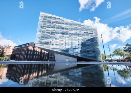 Kopenhagen, Dänemark - Sept. 2022: Moderne Architektur des Kristallgebäudes, das Sitz der Bank Nykredit ist, entworfen von Schmidt Hammer Lassen Stockfoto