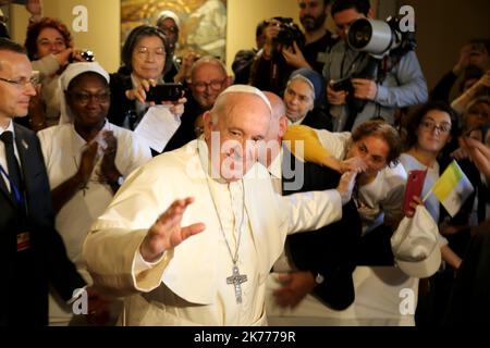 Papst Franziskus feierte die Messe im Moulay Abdallah Komplex in Rabat, der Hauptstadt Marokkos. Vor mehreren tausend Gläubigen.©Manoel Penicaud / Le Pictorium/MAXPPP - Manoel Penicaud / Le Pictorium - 31/03/2019 - Maroc / Rabat / Rabat - Le Pape Francois a celebre une messe au complexe Moulay Abdallah de Rabat, la capitale du Maroc devant plusieurs milliers de fideles. / 31/03/2019 - Marokko / Rabat / Rabat - Papst Franziskus feierte im Moulay Abdallah Komplex in Rabat, der Hauptstadt Marokkos, eine Messe vor mehreren tausend Gläubigen. Stockfoto