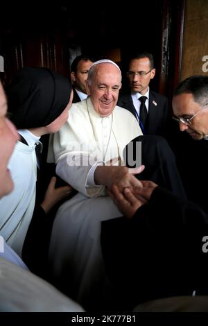 Papst Franziskus feierte die Messe im Moulay Abdallah Komplex in Rabat, der Hauptstadt Marokkos. Vor mehreren tausend Gläubigen.©Manoel Penicaud / Le Pictorium/MAXPPP - Manoel Penicaud / Le Pictorium - 31/03/2019 - Maroc / Rabat / Rabat - Le Pape Francois a celebre une messe au complexe Moulay Abdallah de Rabat, la capitale du Maroc devant plusieurs milliers de fideles. / 31/03/2019 - Marokko / Rabat / Rabat - Papst Franziskus feierte im Moulay Abdallah Komplex in Rabat, der Hauptstadt Marokkos, eine Messe vor mehreren tausend Gläubigen. Stockfoto