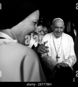 Papst Franziskus feierte die Messe im Moulay Abdallah Komplex in Rabat, der Hauptstadt Marokkos. Vor mehreren tausend Gläubigen.©Manoel Penicaud / Le Pictorium/MAXPPP - Manoel Penicaud / Le Pictorium - Maroc / Rabat / Rabat - Le Pape Francois a celebre une messe au complexe Moulay Abdallah de Rabat, la capitale du Maroc devant plusieurs milliers de fideles. / Marokko / Rabat / Rabat - Papst Franziskus feierte die Messe im Moulay Abdallah Komplex in Rabat, der Hauptstadt Marokkos, vor mehreren tausend Gläubigen. Stockfoto