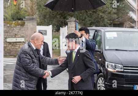 Vorbereitungstreffen für den Gipfel der Staats- und Regierungschefs der G7 von Biarritz. Jean-Yves Le Drian, französischer Minister für Europa und auswärtige Angelegenheiten, begrüßt Delegationen, die an diesem Treffen im Palais des Arts und am Festival teilnehmen Stockfoto