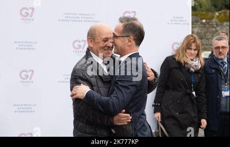 Vorbereitungstreffen für den Gipfel der Staats- und Regierungschefs der G7 von Biarritz. Jean-Yves Le Drian, französischer Minister für Europa und auswärtige Angelegenheiten, begrüßt Delegationen, die an diesem Treffen im Palais des Arts und am Festival teilnehmen Stockfoto