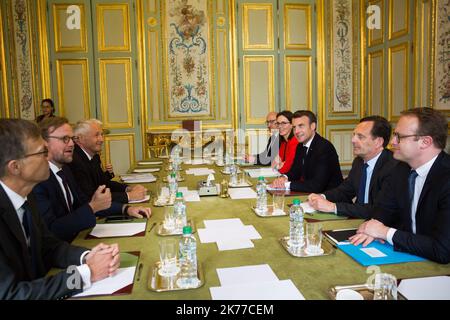 POOL der französische Präsident Emmanuel Macron begrüßt am 6. Mai 2019 den Generalsekretär des Europarates Thorbjorn Jagland im Elysée-Palast in Paris. POOL/Raphael Lafargue/MAXPPP Stockfoto