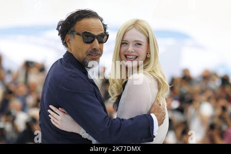 Alejandro Gonzalez Inarritu (L), der mexikanische Regisseur und Jurypräsident der Filmfestspiele von Cannes, sowie die US-amerikanische Schauspielerin und Jurymitglied der Filmfestspiele von Cannes, Elle Fanning, posieren während einer Fotoserie bei den Filmfestspielen von Cannes 72. in Cannes, Südfrankreich, Am 14. Mai 2019. 71. jährliche Filmfestspiele von Cannes in Cannes, Frankreich, Mai 2018. Das Filmfestival findet vom 8. Bis 19. Mai statt. Stockfoto