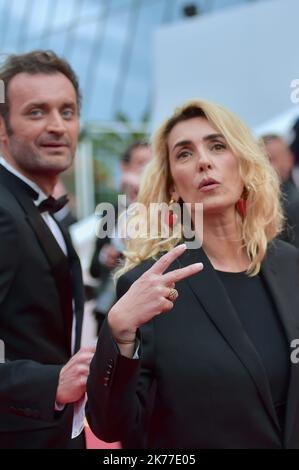 Mademoiselle Agnes und Augustin Trapenard nehmen an der Eröffnungszeremonie und Vorführung von The Dead Don't die während der jährlichen Filmfestspiele von Cannes am 14. Mai 72. 2019 in Cannes, Frankreich, Teil. Stockfoto