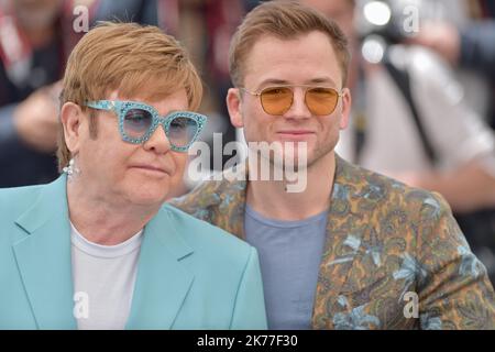 Elton John und Taron Egerton nehmen an der Rocketman Photocall während der jährlichen Filmfestspiele von Cannes 72. am 17. Mai 2019 in Cannes, Frankreich, Teil. Stockfoto