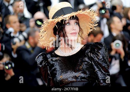 Die französische Schauspielerin Isabelle Adjani kommt zur Vorführung von „La Belle Epoque“ während der jährlichen Filmfestspiele von Cannes 72., am 20. Mai 2019 in Cannes, Frankreich. Der Film wird auf dem Festival, das vom 14. Bis 25. Mai stattfindet, außer Konkurrenz präsentiert. Stockfoto